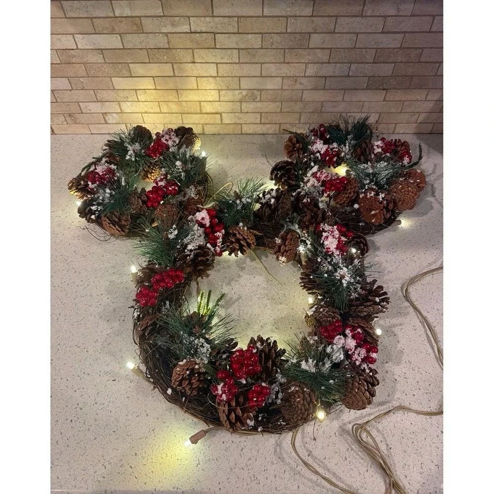 Disney Mickey Mouse LED Poinsettia Wreath‎ Holiday